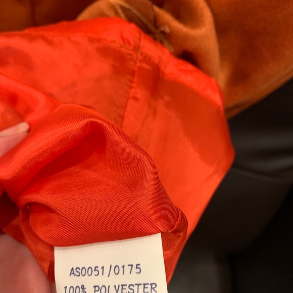 Alannah Hill lined size 8 skirt in rusty suede-look with appliqué flower detail - Picture 9 of 12